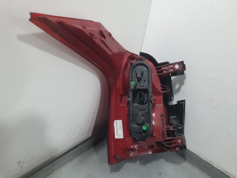 Recambio de piloto trasero derecho para peugeot 5008 (0u_, 0e_) 1.6 hdi referencia OEM IAM 9672666680 TOCADO 