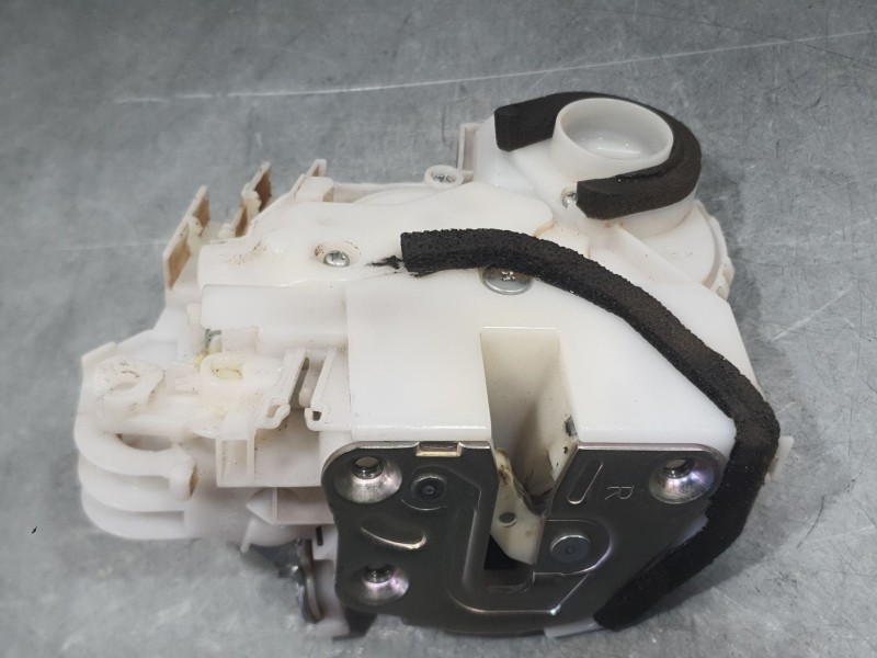 Recambio de cerradura puerta delantera derecha para suzuki vitara (ly) 1.6 ddis (apk 416d) referencia OEM IAM 8220154P20  