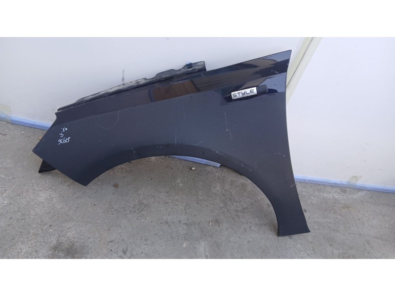 Recambio de aleta delantera izquierda para peugeot 308 sw ii (lc_, lj_, lr_, lx_, l4_) 1.2 thp 130 referencia OEM IAM 9802164380