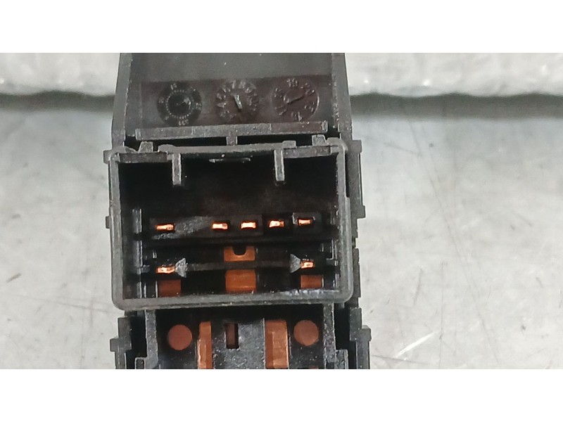 Recambio de mando elevalunas trasero derecho para kia niro i (de) 1.6 gdi hybrid referencia OEM IAM 93590G5560  