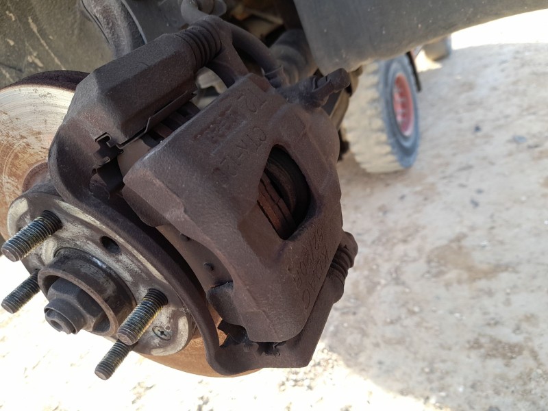 Recambio de pinza freno delantera derecha para daewoo kalos (klas) 1.4 referencia OEM IAM 96534638  