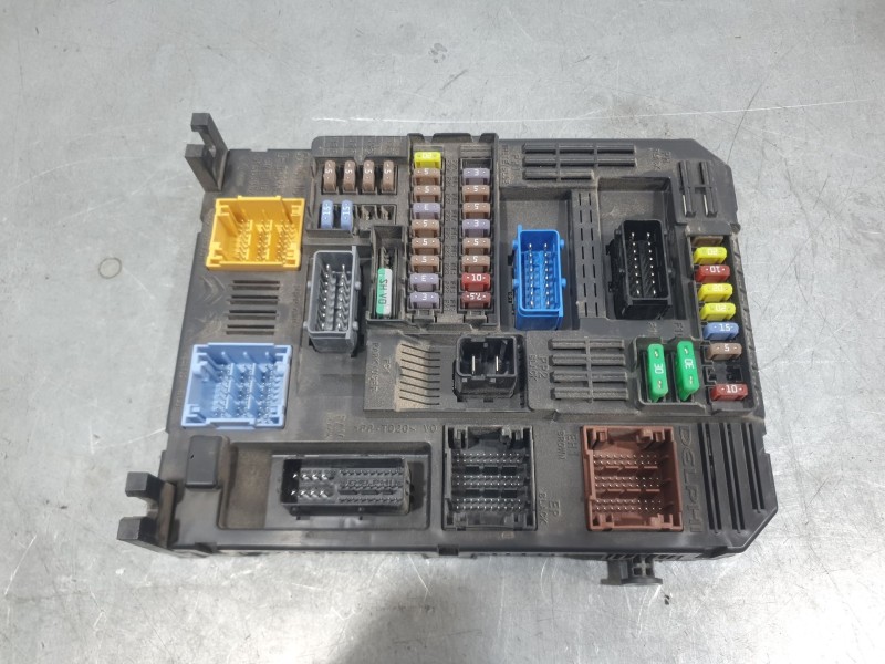 Recambio de caja reles / fusibles para citroën jumpy iii furgoneta (v_) 2.0 bluehdi 120 referencia OEM IAM 9819851280  