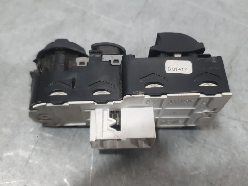 Recambio de mando elevalunas delantero izquierdo para citroën jumpy iii furgoneta (v_) 2.0 bluehdi 120 referencia OEM IAM 967833