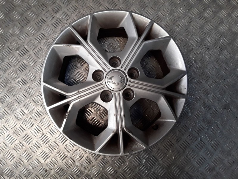 Recambio de llanta aluminio para ssangyong tivoli 1.5 referencia OEM IAM 6X16 5 TORN ET43 ROZADA ALUMINIO