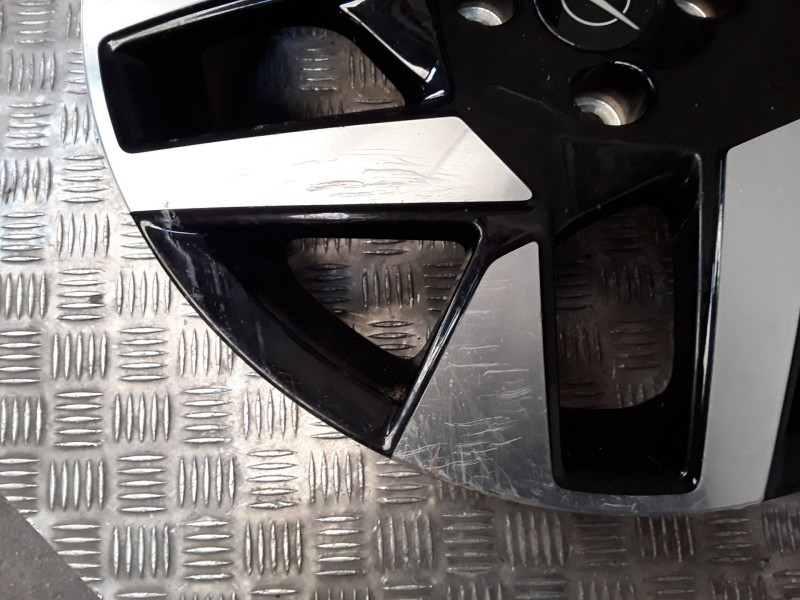 Recambio de juego llantas aluminio para opel mokka 1.2 (76) referencia OEM IAM 6.5X17 4 TORN ET32 ROZADAS ALUMINIO