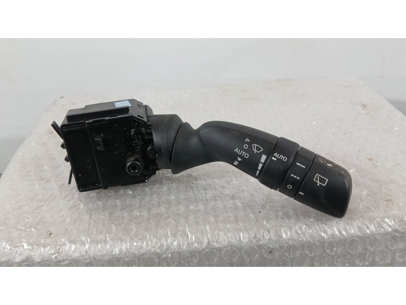 Recambio de mando limpia para toyota corolla ranchera familiar (_e21_) 1.8 hybrid (zwe211) referencia OEM IAM   