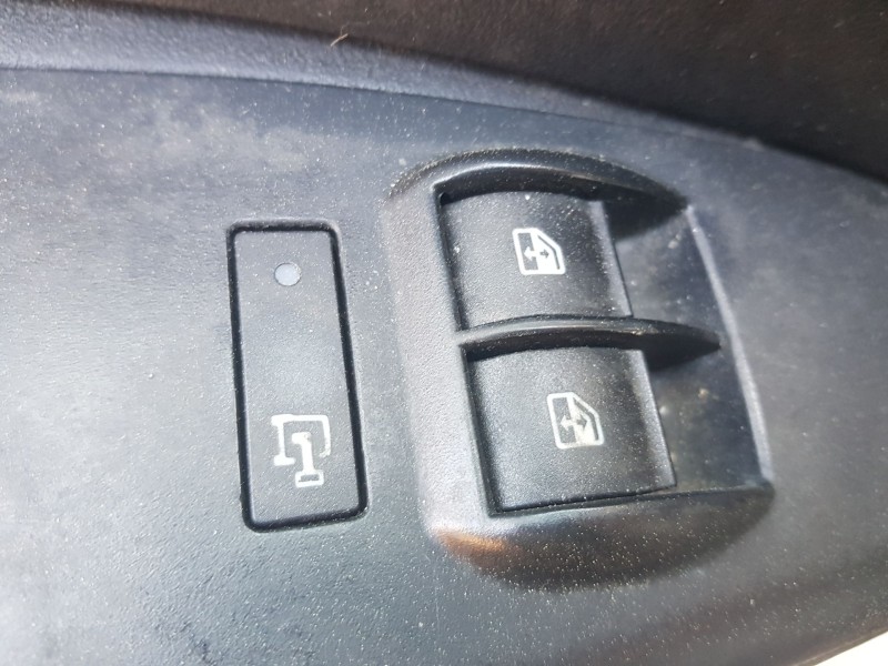 Recambio de mando elevalunas delantero izquierdo para fiat doblo cargo (263_) 1.3 d multijet (263wxu1a) referencia OEM IAM 73549
