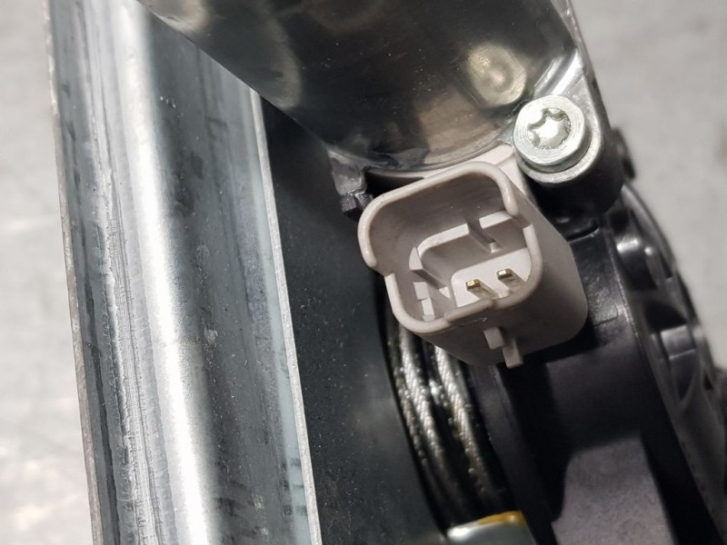 Recambio de elevalunas delantero izquierdo para citroën c3 feel referencia OEM IAM 9813093880  ELECTRICO 2 PINS