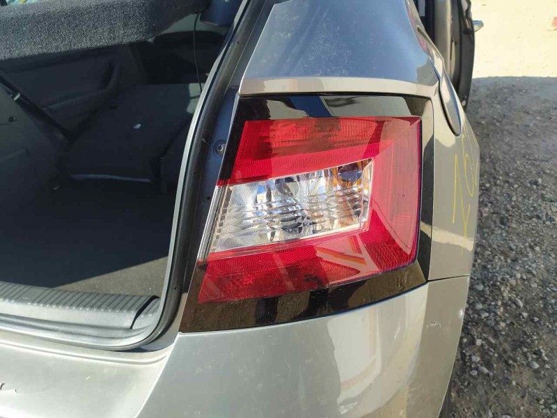 Recambio de piloto trasero derecho para skoda fabia ambition referencia OEM IAM 6V6945112  