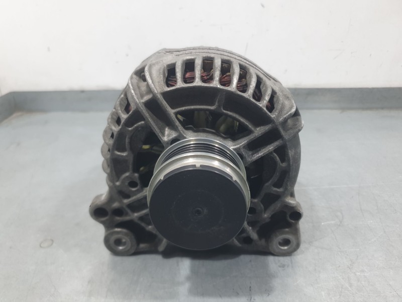 Recambio de alternador para volkswagen passat b5 (3b2) 1.9 tdi referencia OEM IAM 028903029B E00M145237 BOSCH