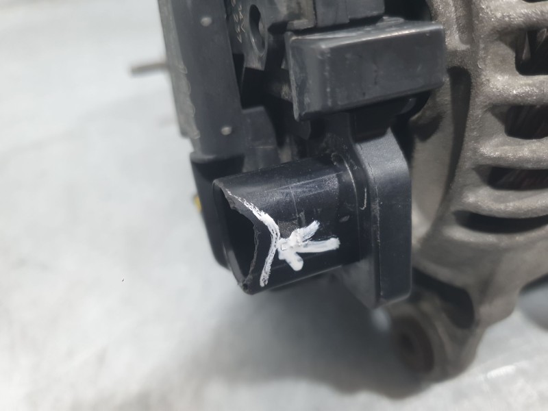 Recambio de alternador para volkswagen passat b5 (3b2) 1.9 tdi referencia OEM IAM 028903029B E00M145237 BOSCH