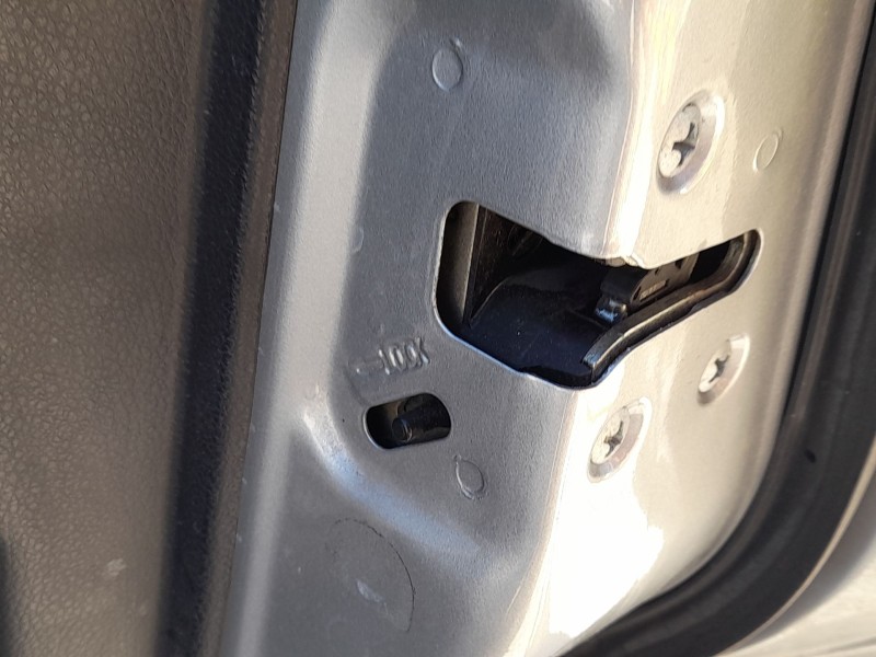 Recambio de cerradura puerta trasera derecha para nissan note (e12) 1.5 dci referencia OEM IAM 825003VV0A  