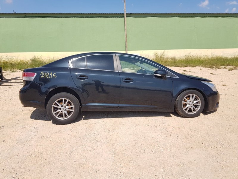 toyota avensis (t27) del año 2011