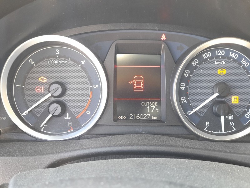 toyota auris (_e18_) del año 2013