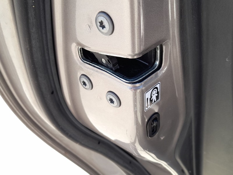 Recambio de cerradura puerta trasera izquierda para toyota auris (_e18_) 1.4 d-4d (nde180_) referencia OEM IAM 6906005050  