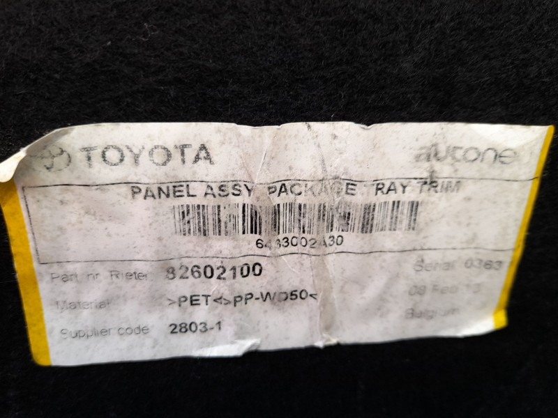 Recambio de bandeja trasera para toyota auris (_e18_) 1.4 d-4d (nde180_) referencia OEM IAM 6433002D30C0  