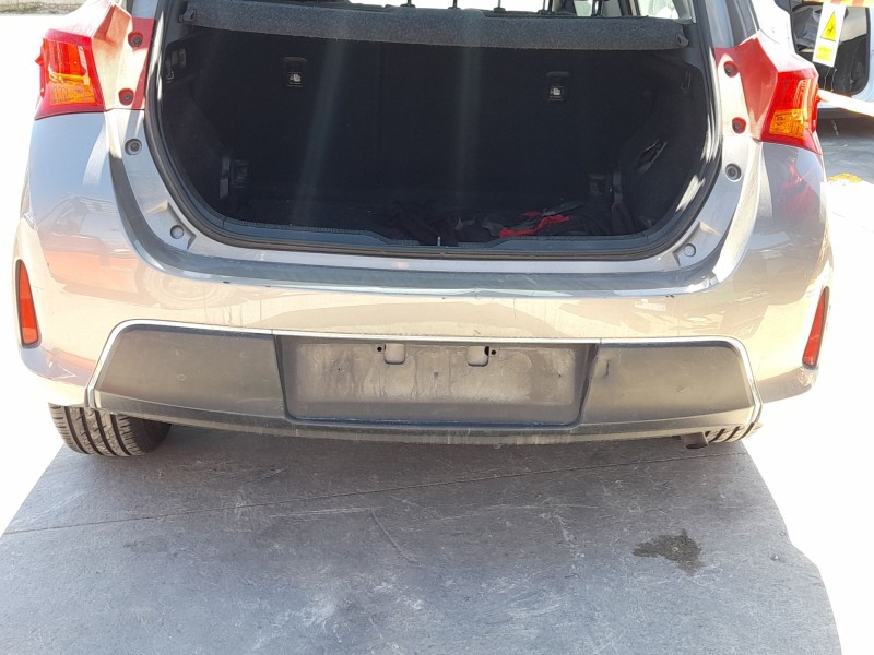 Recambio de paragolpes trasero para toyota auris (_e18_) 1.4 d-4d (nde180_) referencia OEM IAM 5215902997  