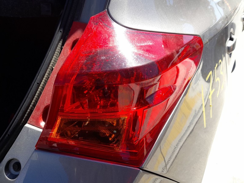 Recambio de piloto trasero derecho exterior para toyota auris (_e18_) 1.4 d-4d (nde180_) referencia OEM IAM 8155102740  