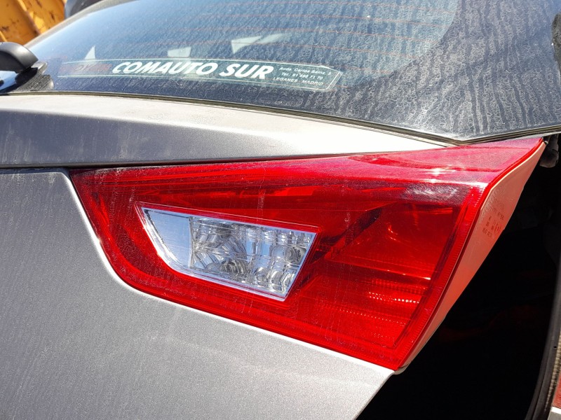 Recambio de piloto trasero derecho interior para toyota auris (_e18_) 1.4 d-4d (nde180_) referencia OEM IAM 8158102460  