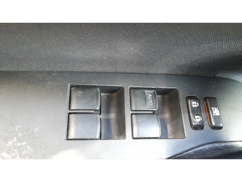 Recambio de mando elevalunas delantero izquierdo para toyota auris (_e18_) 1.4 d-4d (nde180_) referencia OEM IAM 8482002320  