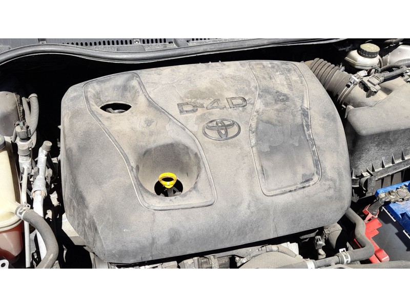 Recambio de tapa motor para toyota auris (_e18_) 1.4 d-4d (nde180_) referencia OEM IAM 126110N080  
