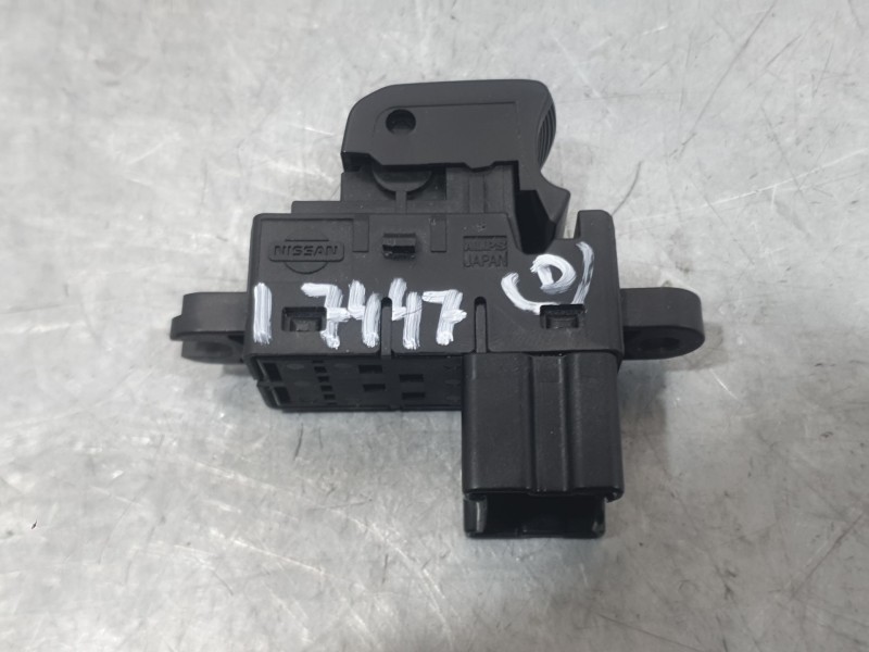 Recambio de mando elevalunas delantero derecho para nissan qashqai i (j10, nj10) 2.0 dci a las 4 ruedas referencia OEM IAM 25411
