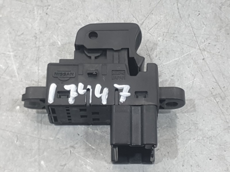 Recambio de mando elevalunas trasero izquierdo para nissan qashqai i (j10, nj10) 2.0 dci a las 4 ruedas referencia OEM IAM 25411