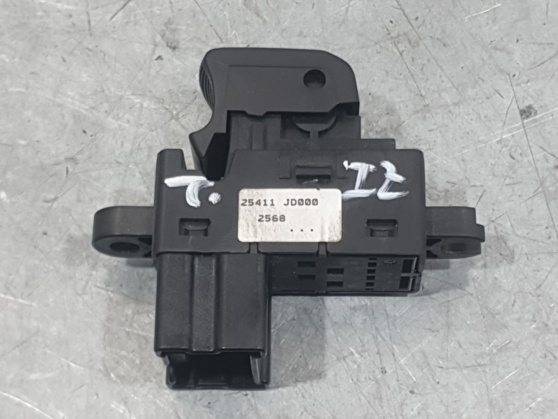 Recambio de mando elevalunas trasero izquierdo para nissan qashqai i (j10, nj10) 2.0 dci a las 4 ruedas referencia OEM IAM 25411