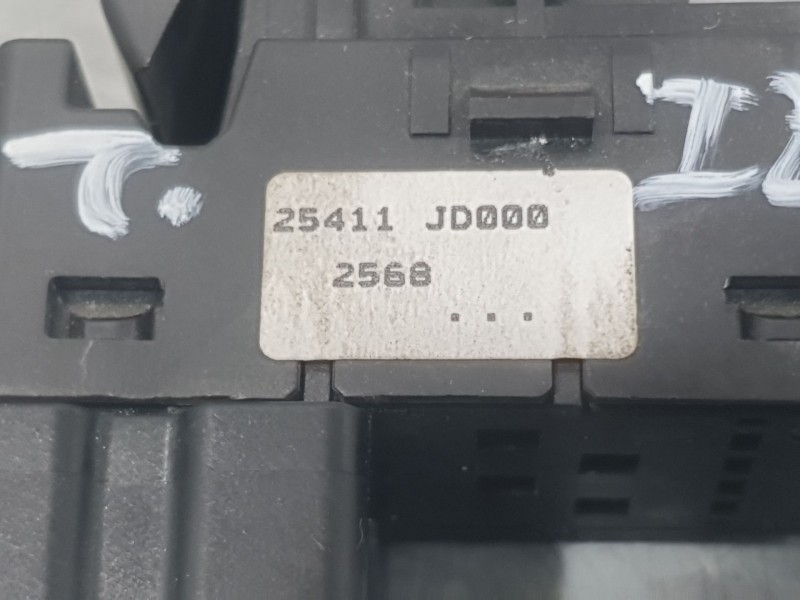 Recambio de mando elevalunas trasero izquierdo para nissan qashqai i (j10, nj10) 2.0 dci a las 4 ruedas referencia OEM IAM 25411