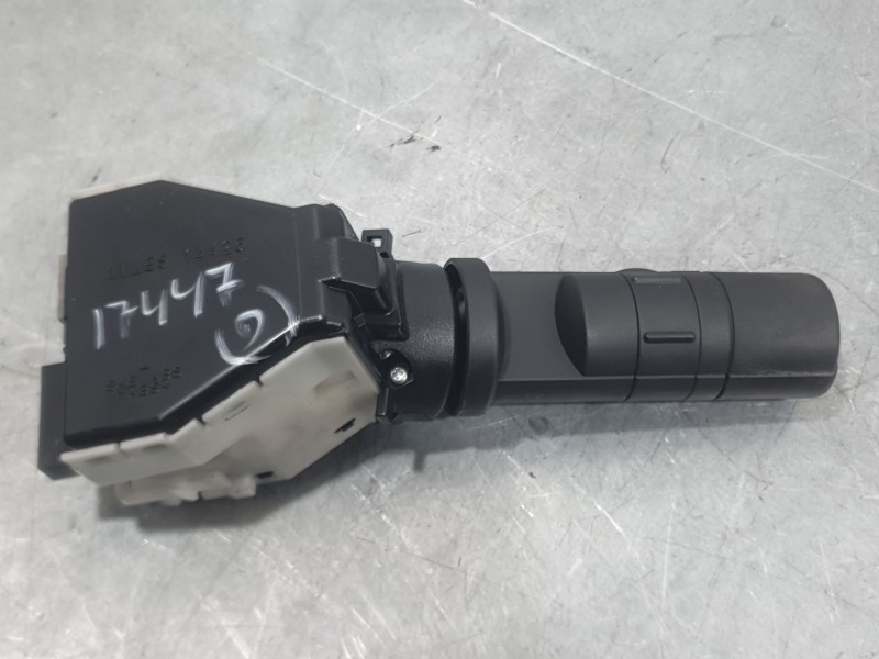 Recambio de mando luces para nissan qashqai i (j10, nj10) 2.0 dci a las 4 ruedas referencia OEM IAM 25540JD03A 8905SD 25540JD01A