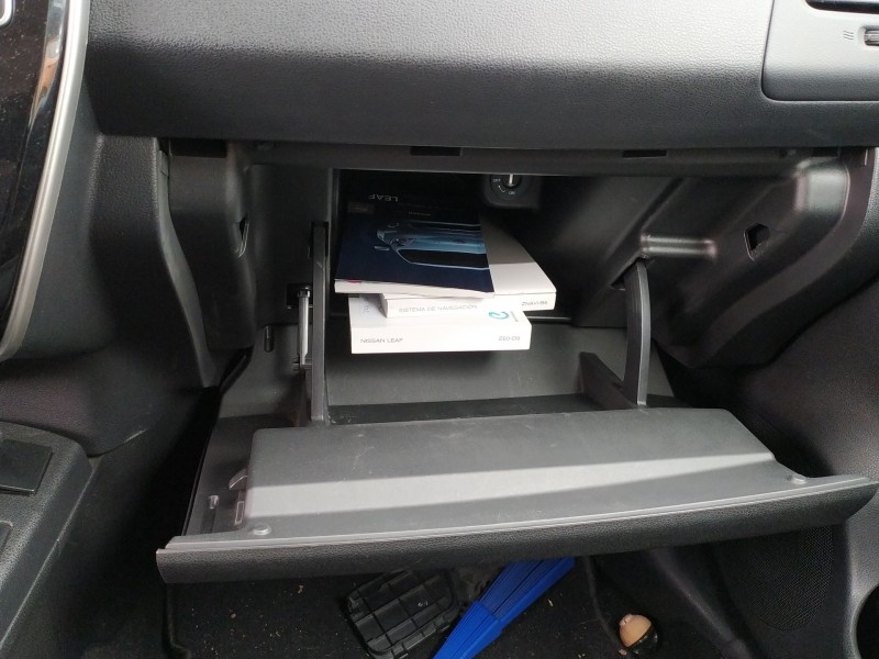 Recambio de guantera para nissan leaf (ze0) electric referencia OEM IAM 685203NL0A  