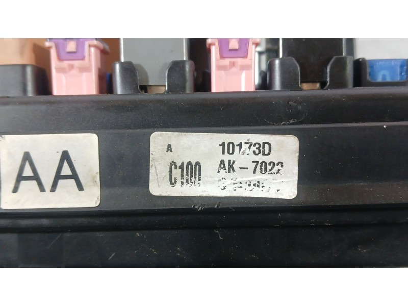 Recambio de caja reles / fusibles para chevrolet captiva (c100, c140) 2.0 d 4wd referencia OEM IAM 95037413  1073d