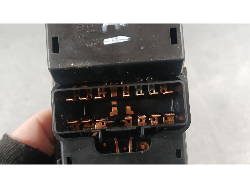 Recambio de mando elevalunas delantero izquierdo para chevrolet captiva (c100, c140) 2.0 d 4wd referencia OEM IAM 96628538  