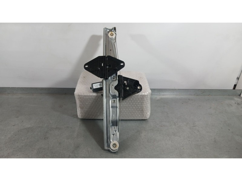 Recambio de elevalunas delantero derecho para dacia sandero iii 1.0 tce 90 referencia OEM IAM 807206015R  