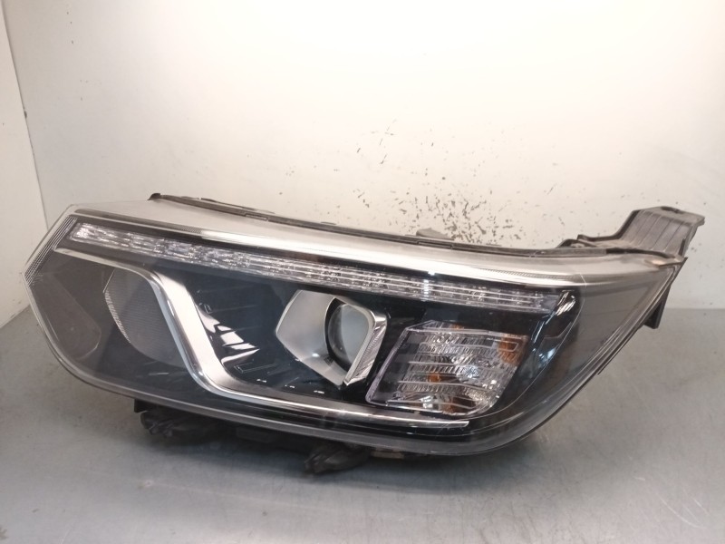 Recambio de faro izquierdo para ssangyong tivoli 1.5 referencia OEM IAM 8310135000  