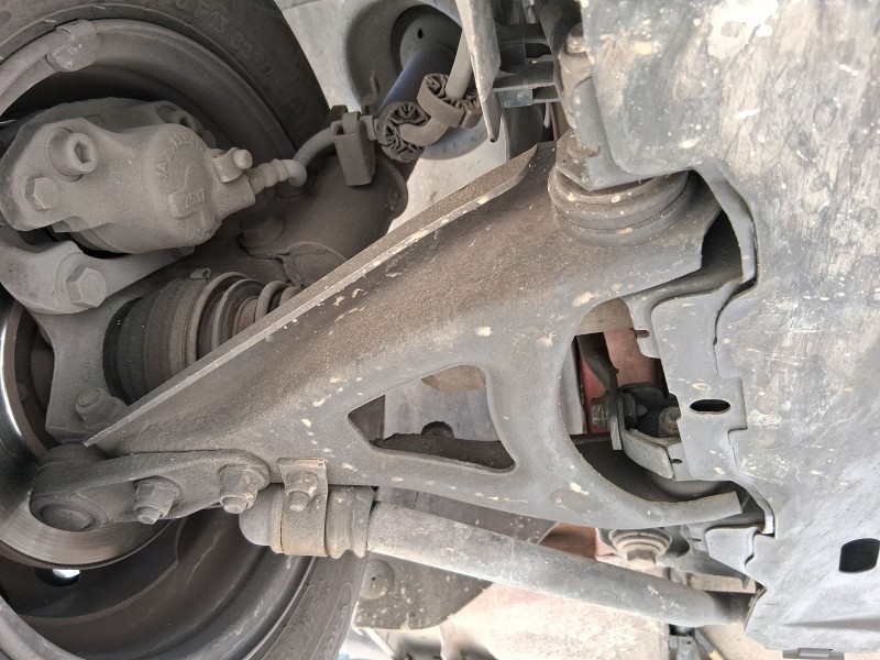 Recambio de brazo suspension inferior delantero derecho para renault megane i (ba0/1_) 1.4 e (ba0e, ba0v) referencia OEM IAM 820