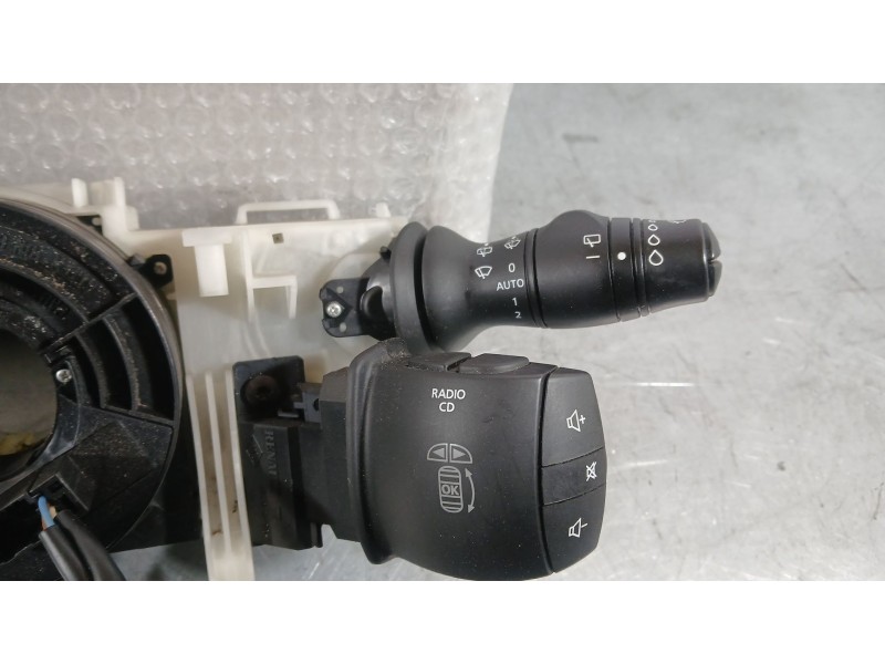 Recambio de mando luces y limpia para renault megane iii hatchback (bz0/1_, b3_) 1.5 dci referencia OEM IAM 255670019R  