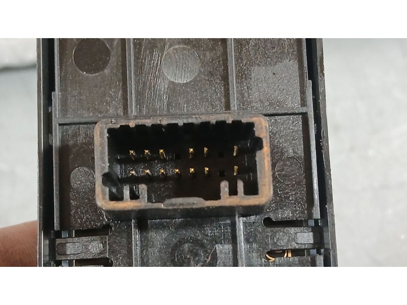 Recambio de mando elevalunas delantero izquierdo para renault megane iii hatchback (bz0/1_, b3_) 1.5 dci referencia OEM IAM 8096