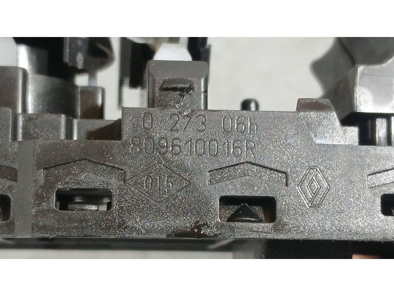 Recambio de mando elevalunas delantero izquierdo para renault megane iii hatchback (bz0/1_, b3_) 1.5 dci referencia OEM IAM 8096