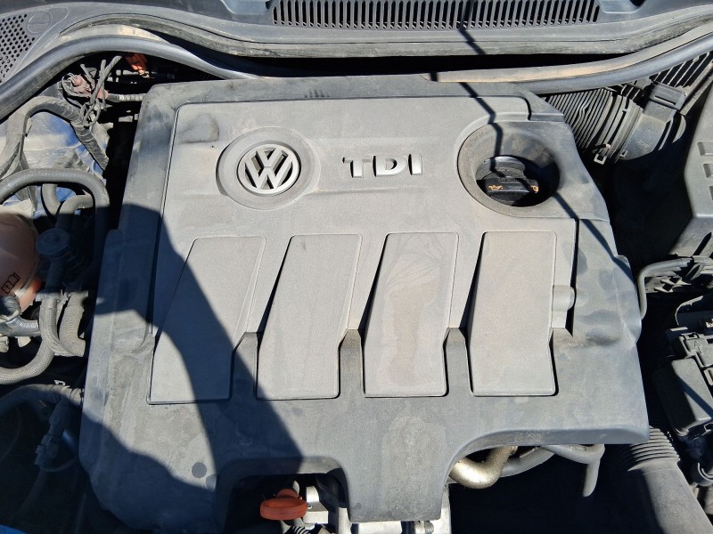 Recambio de tapa motor para volkswagen polo v (6r1, 6c1) 1.6 tdi referencia OEM IAM 03L103925AR  