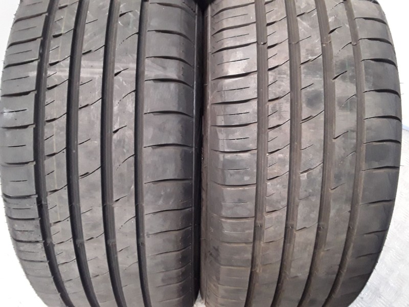 Recambio de neumatico pareja para neumaticos reutilizados - referencia OEM IAM 2454518100W TOURADOR 245/45/18/100W