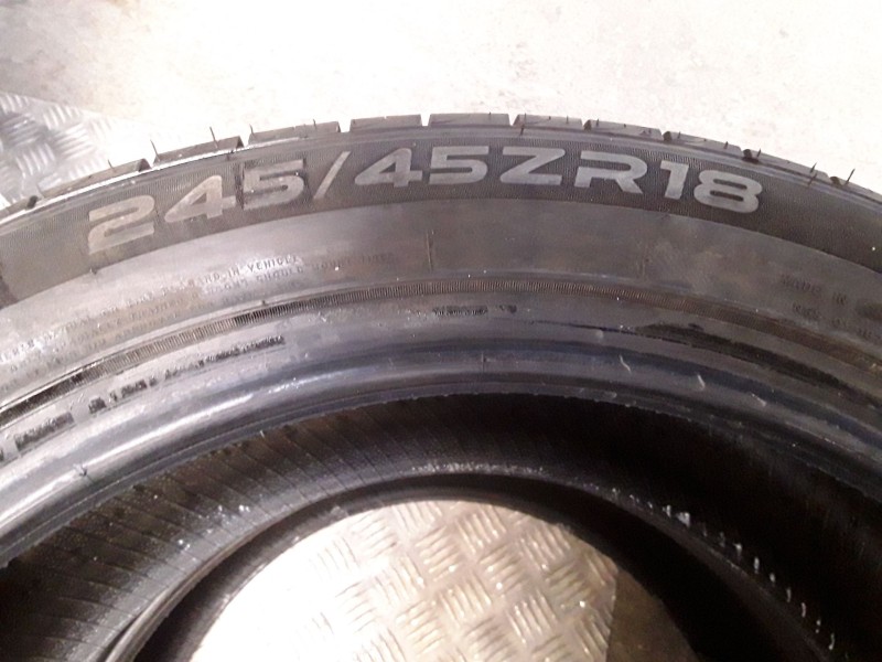 Recambio de neumatico pareja para neumaticos reutilizados - referencia OEM IAM 2454518100W TOURADOR 245/45/18/100W