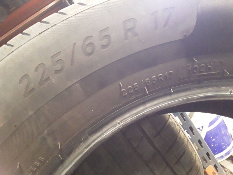 Recambio de neumatico pareja para neumaticos reutilizados - referencia OEM IAM 2256517102H MICHELIN 225/65/17/102