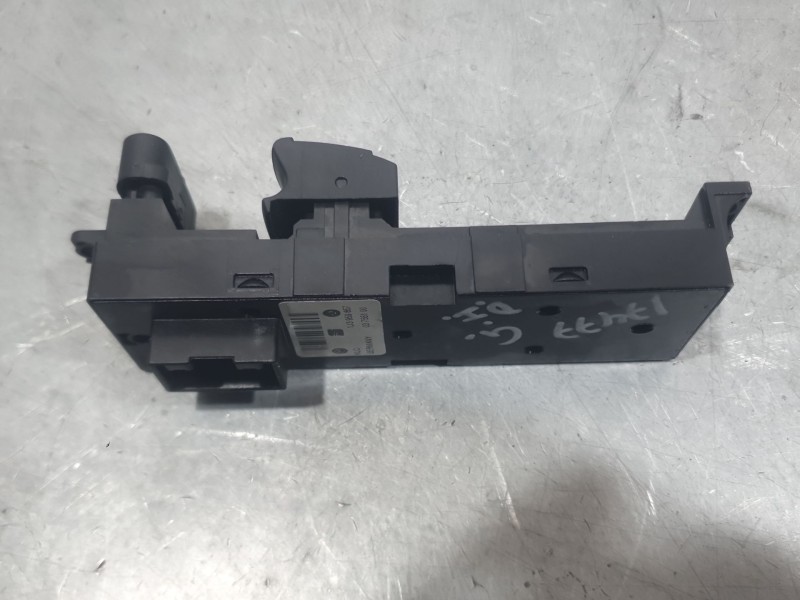 Recambio de mando elevalunas delantero izquierdo para volkswagen golf iv (1j1) 1.9 tdi referencia OEM IAM 1J3959857  