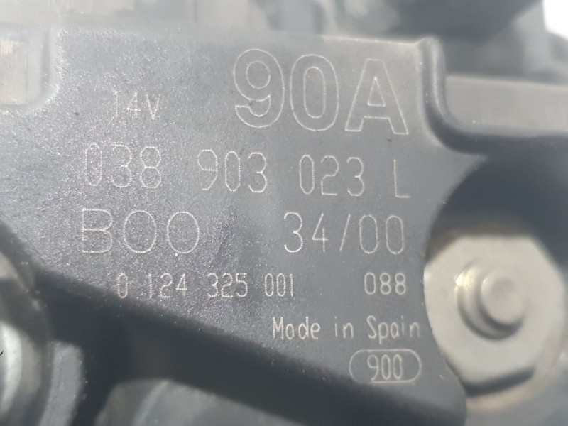 Recambio de alternador para volkswagen golf iv (1j1) 1.9 tdi referencia OEM IAM 038903023L 0124325001 BOSCH