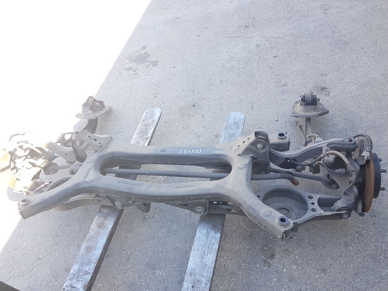 Recambio de puente trasero para toyota corolla ranchera familiar (_e21_) 1.8 hybrid (zwe211) referencia OEM IAM 5120602090 DISCO