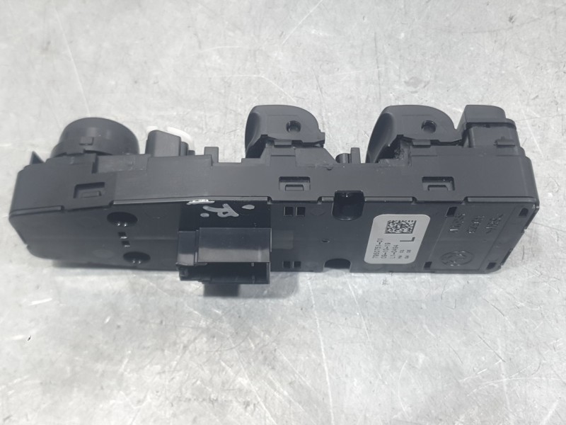 Recambio de mando elevalunas delantero izquierdo para bmw 1 (f40) 116 d referencia OEM IAM 795075101 C/MANDO RETROVISOR 