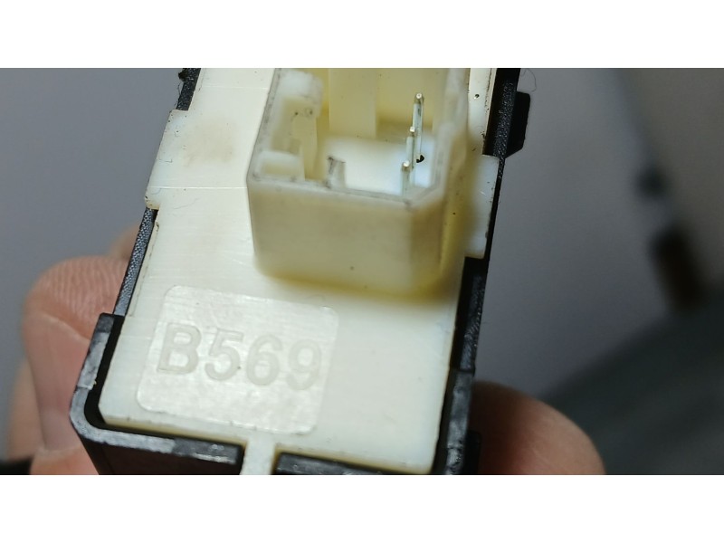 Recambio de mando elevalunas trasero derecho para fiat 500x (334_) 1.0 (334.axn1b) referencia OEM IAM 735633155  B569