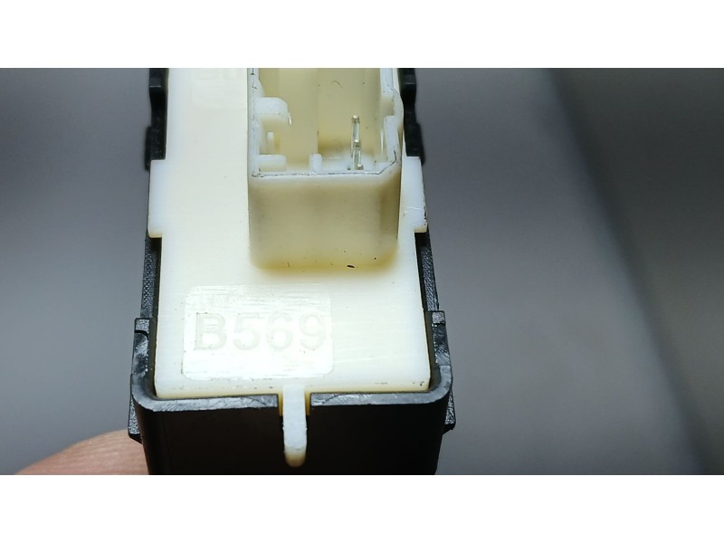 Recambio de mando elevalunas delantero derecho para fiat 500x (334_) 1.0 (334.axn1b) referencia OEM IAM 735633146  B569