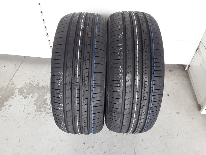 Recambio de neumatico pareja para neumaticos nuevos - referencia OEM IAM 195501582V LANVIGATOR 195/50/15/82V